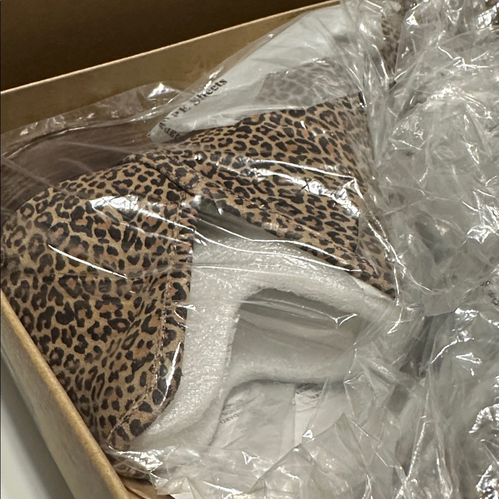 ๐ Lucky Brand Leather Leopard Booties STORE DISPLAYS! ๐ขโฅ๏ธ NeW! ๐ - Picture 5 of 8